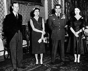 Shahanshah in England Queen.jpg