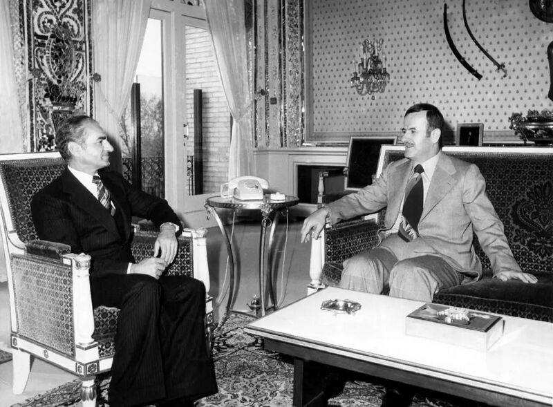 پرونده:ShahanshahAryamehrPresidentAsadNiavaranDey1354a.jpg