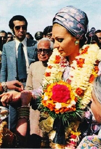 پرونده:ShahanshahShahbanouIndia13Bahman2536a1.jpg