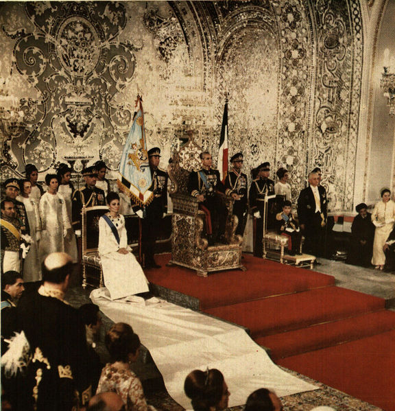 پرونده:CoronationMohammadRezaShahPahlavi6.jpg