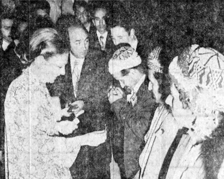 پرونده:ShahbanouFarhangSarayNiavaran2537.jpg