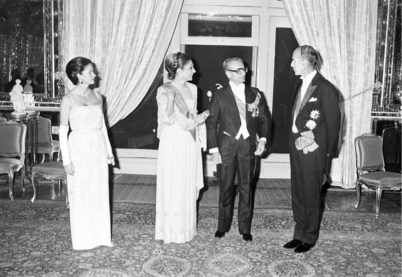 پرونده:AryamehrGiscard d’EstaingGolestanPalace13Mehr2535b.jpg