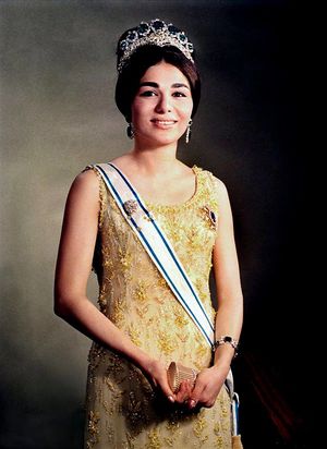 ShahbanouFarahPahlavi1338.jpg