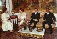 ShahanshahAryamehrShahbanouOfficialDinnerPresidentSadatDey1353b.jpg