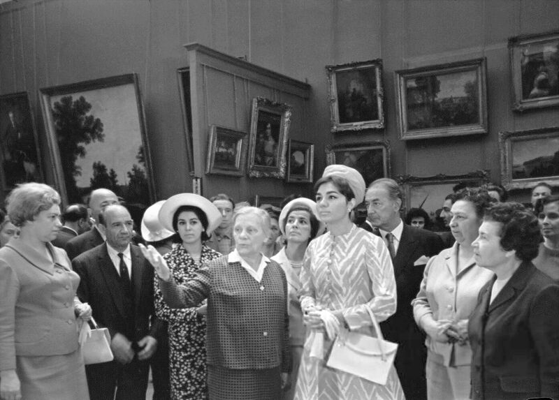 پرونده:ShahbanouVisitsTretyakovGalleryMoscow1344.jpg