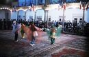 دسته کُر دبستان روستاییان و رضا شاه زرقان سرود شاهنشاهی ایران و سرود ملی فرانسه را خواندند