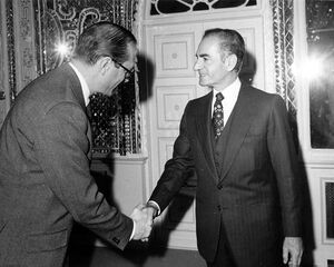 ShahanshahAryamehr JacqueChirac1Dey1353a.jpg