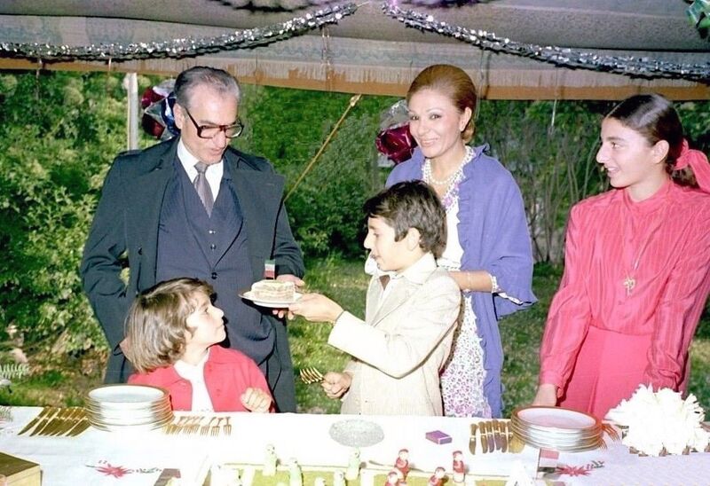 پرونده:PrinceAliRezaPahlaviBirthday2537Shahanshahi.jpg
