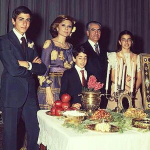 ShahanshahRoyalFamily2536Shahanshahi4.jpg
