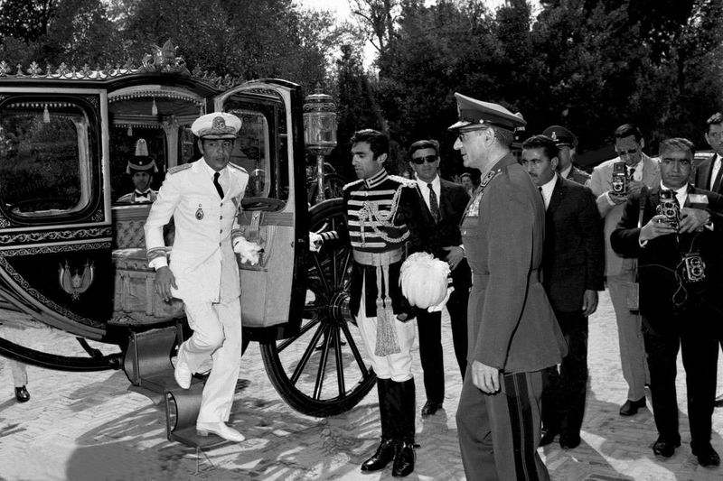 پرونده:ShahanshahAryamehr1347MalekHasanIIb.jpg