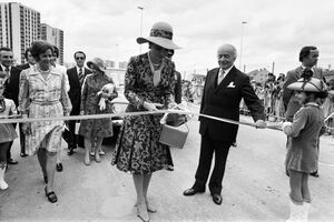 ShahbanouFarahInauguratesFarahPahlavAvenue CreteilNearParis6Tir1353a.jpg