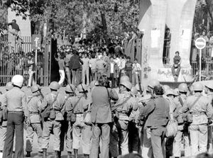 Revolution 13Aban2537q13.jpg